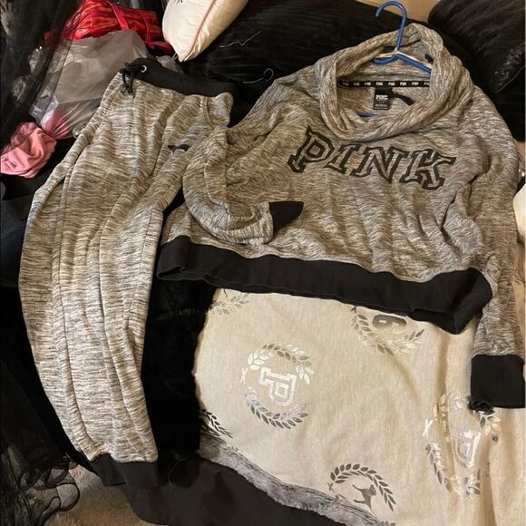 Vs pink Large heathered grey cowl neck pullover & joggers/pants sweatsuit - Picture 6 of 12